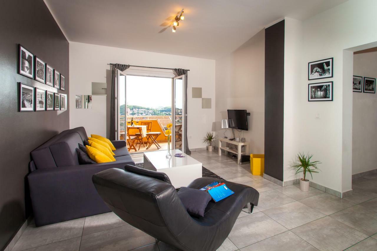 Apartment Two Bedroom With A Sea View & A Balcony *