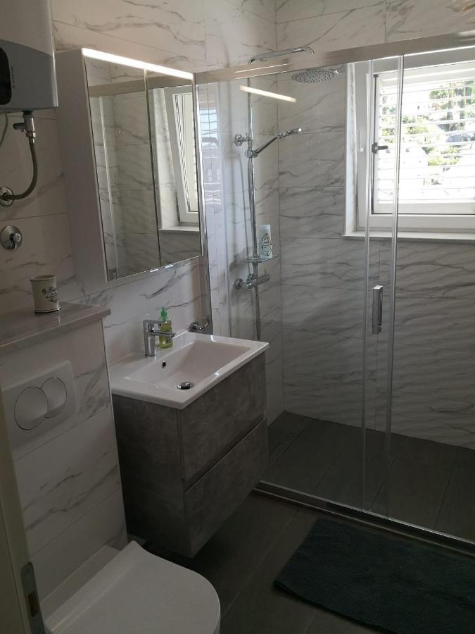 Two Bedroom With A Sea View & A Balcony Apartamento *